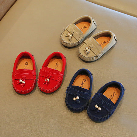 Chic Metallic Tassel Moccasins