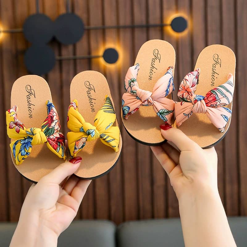 Knotted Hawaii Floral Print Sandals / Slip-ons