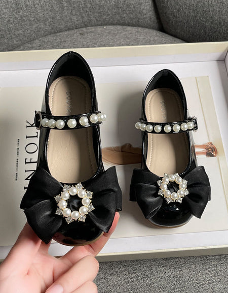 Elegant Pearled Bowknot Girls' Shoe.