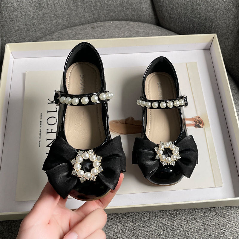 Elegant Pearled Bowknot Girls' Shoe.