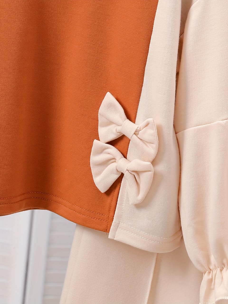 Contrast Two-Piece Bow Detail Set