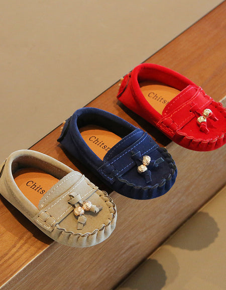 Chic Metallic Tassel Moccasins