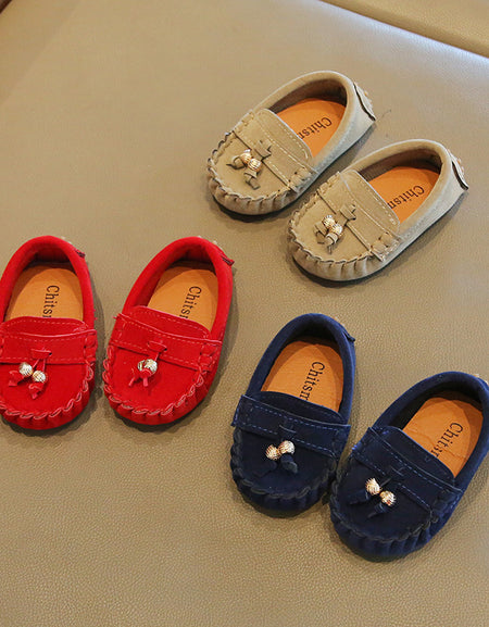 Chic Metallic Tassel Moccasins