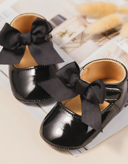 Split-Tails Bow Baby Shoes