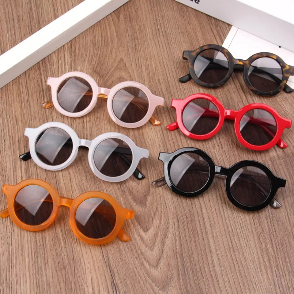 Retro Round Sunglasses / Eyewear