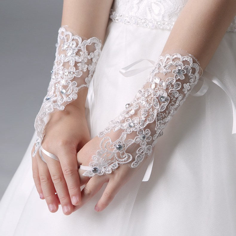 PRINCESS EMBROIDERED GLOVES
