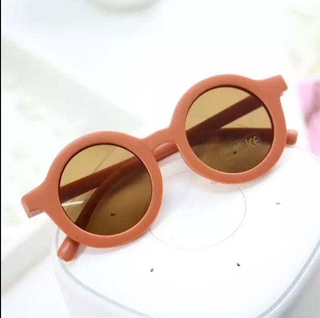 Retro Round Sunglasses / Eyewear